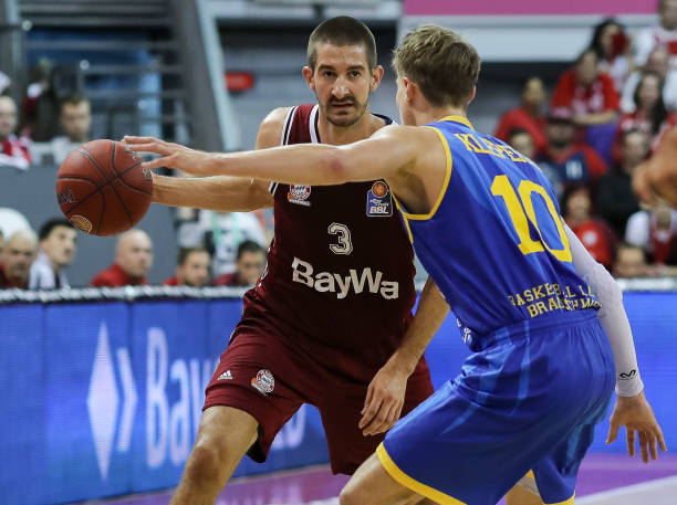 军球队中 军球队中