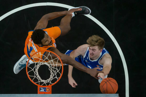 回赛中的胜 回赛中的胜